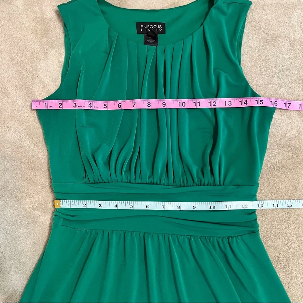 Enfocus Studio green sleeveless dress with fitted ruched waist front pleating - Picture 8 of 16